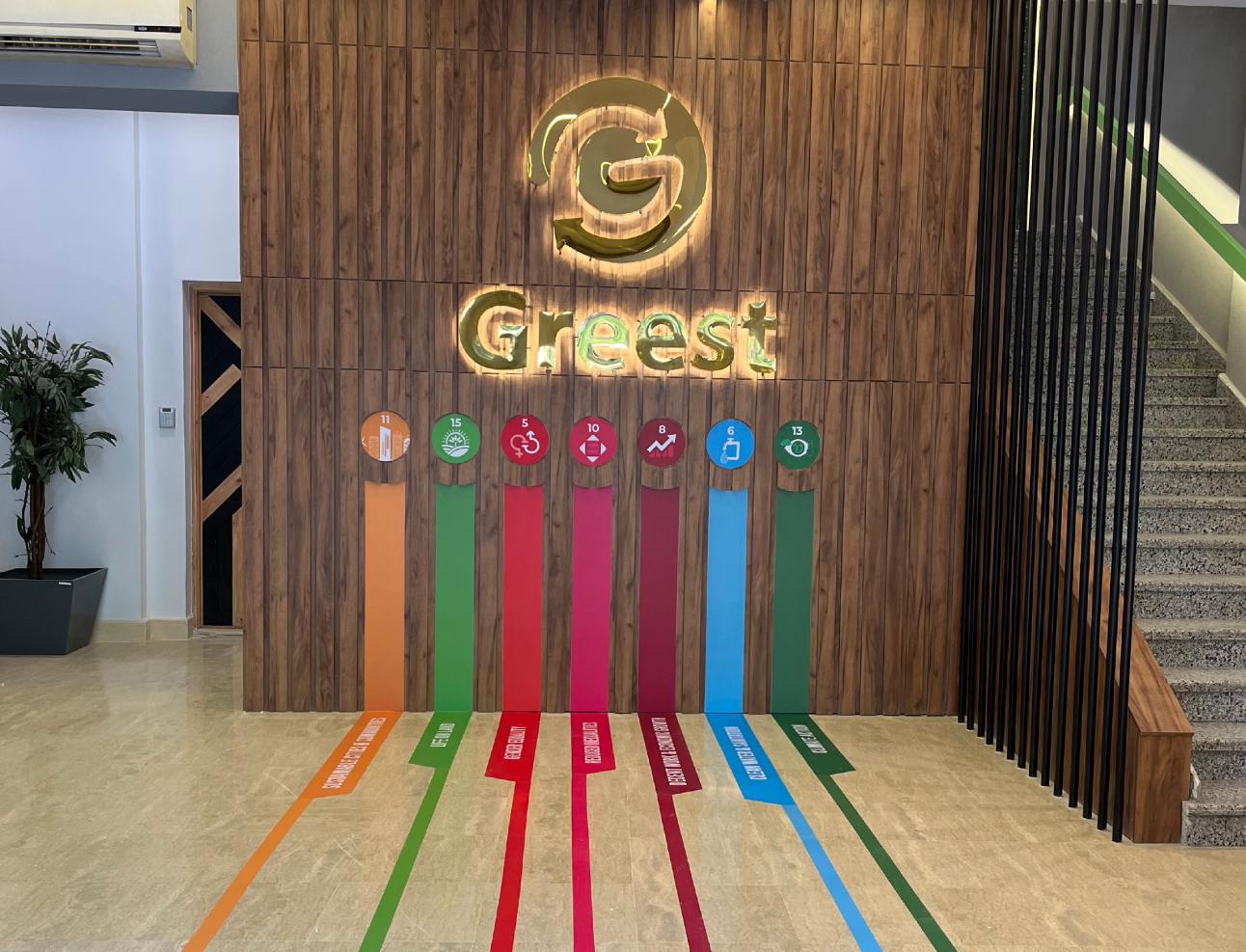 Image hover effect image